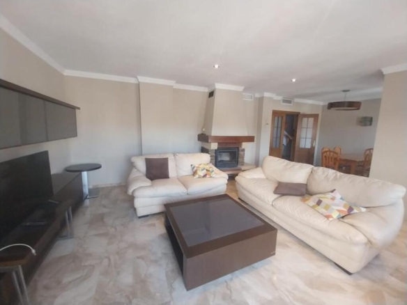 Imagen 1 de ALQUILER DE LARGA TEMPORADA EN CENTRO DE ESTEPONA - El Club del Propietario Imagen 1 de ALQUILER DE LARGA TEMPORADA EN CENTRO DE ESTEPONA