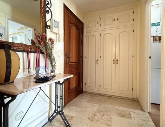 Imagen 3 de SE VENDE PISO MUY CÉNTRICO Y AMPLIO DE ESTEPONA.