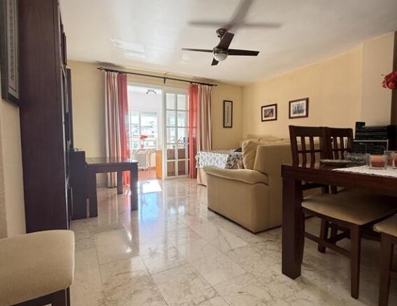 Imagen 4 de SE VENDE PISO MUY CÉNTRICO Y AMPLIO DE ESTEPONA.