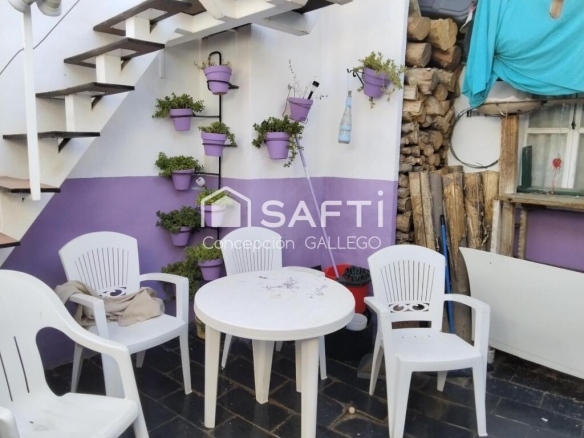 Imagen 2 de CASA UNIFAMILIAR DE UNA PLANTA CON PATIO INTERIOR.