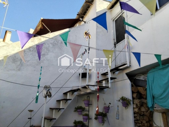 Imagen 3 de CASA UNIFAMILIAR DE UNA PLANTA CON PATIO INTERIOR.