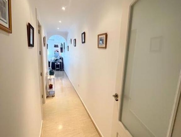 Imagen 1 de GRAN OPORTUNIDAD!!! AMPLIO Y LUMINOSO PISO DE 3 DORMITORIOS TOTALMENTE REFORMADO EN ESTEPONA