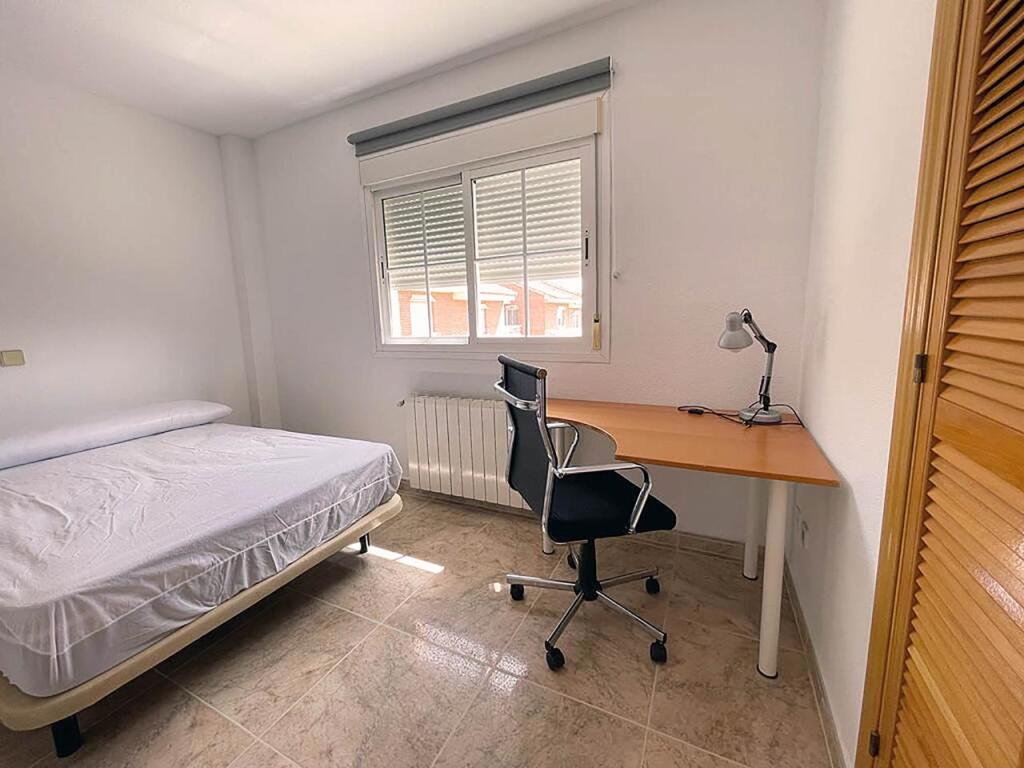 2 ÚLTIMAS HABITACIONES EN CHALET A COMPARTIR DE  VILLANUEVA DE LA CAÑADA.