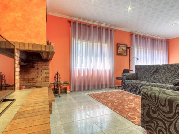 con 369 m2 construidos sobre parcela de 500 m2.