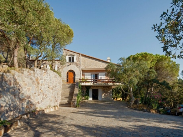 Imagen 2 de Espectacular casa con 2 Hectáreas de terreno y gran piscina en Castell d'Aro/S'Agaró