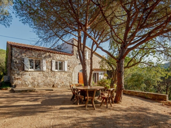Imagen 4 de Espectacular casa con 2 Hectáreas de terreno y gran piscina en Castell d'Aro/S'Agaró