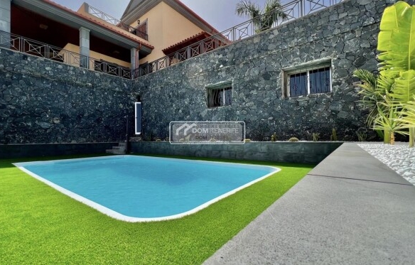 Imagen 1 de Casa-Chalet en Venta en Adeje Santa Cruz de Tenerife