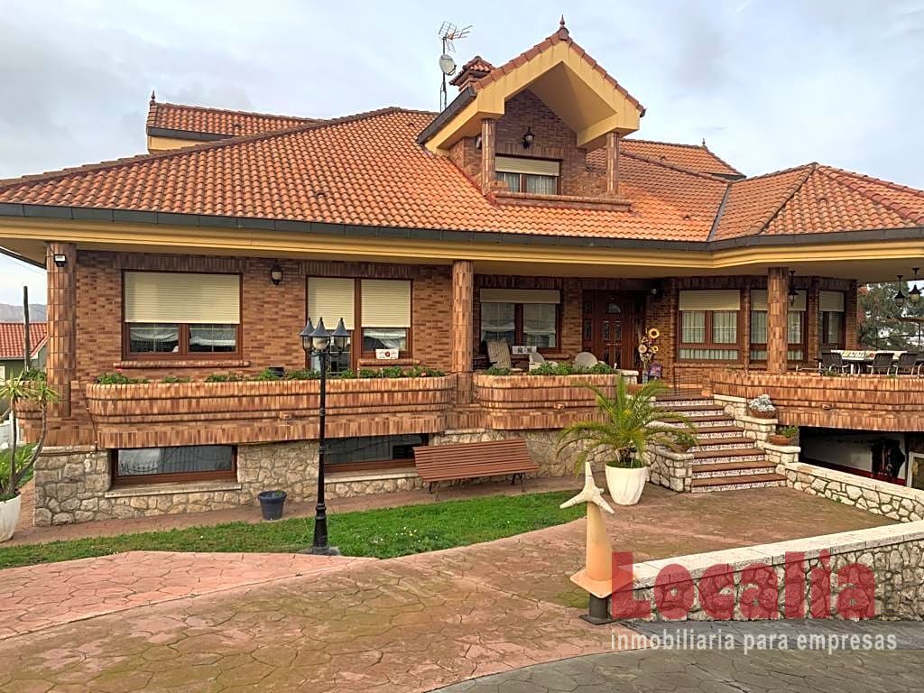 Imagen 2 de Gran chalet independiente en Maliaño Imagen 2 de Gran chalet independiente en Maliaño