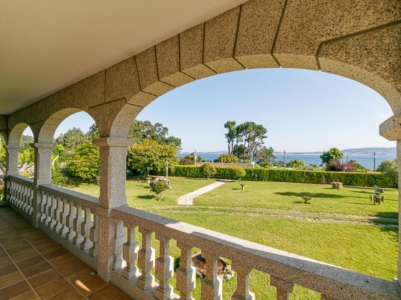 Imagen 2 de IMPRESIONANTE CHALET CON LAS MEJORES VISTAS AL MAR