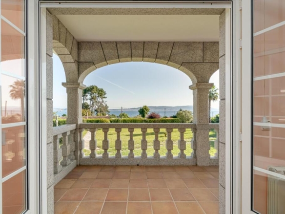 Imagen 3 de IMPRESIONANTE CHALET CON LAS MEJORES VISTAS AL MAR