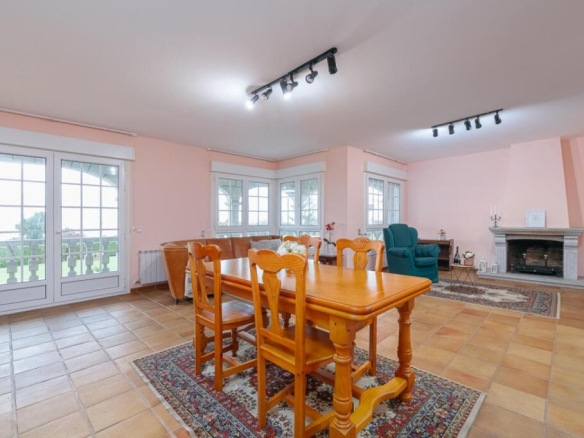 Imagen 4 de IMPRESIONANTE CHALET CON LAS MEJORES VISTAS AL MAR