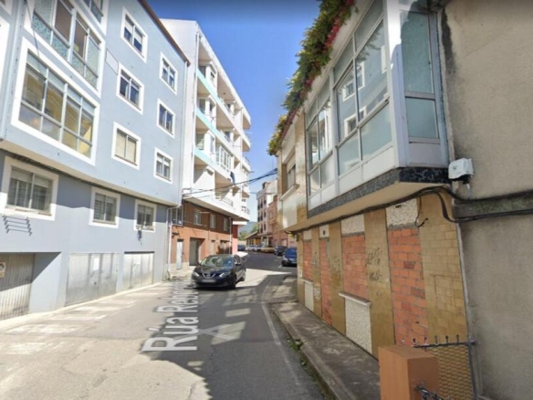 Imagen 3 de Casa con finca en el centro de Cangas