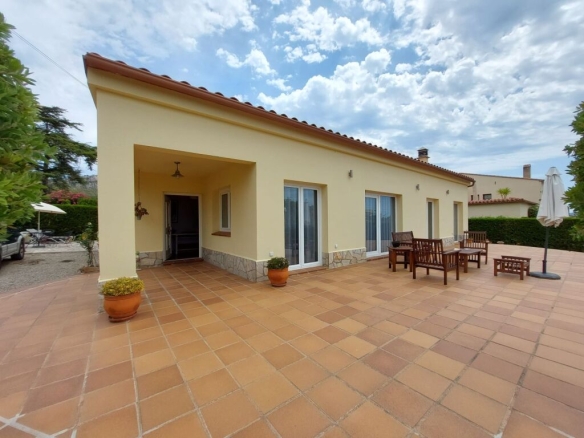 Imagen 4 de Casa-Chalet en Venta en Estartit Girona