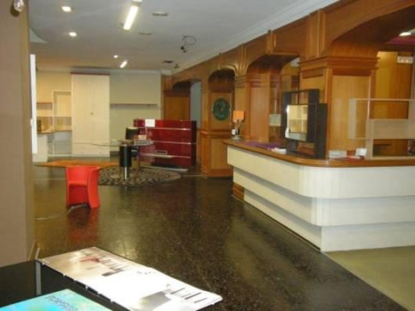 Imagen 3 de El mayor local comercial disponible en Santander