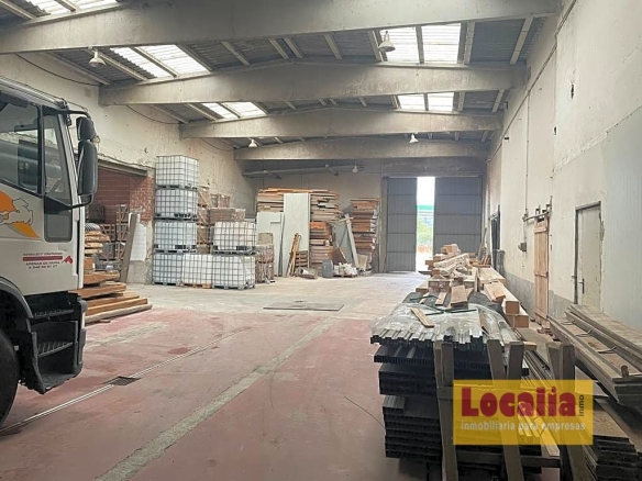 Imagen 3 de Nave Industrial de 1500m2 en Arenas de Iguña