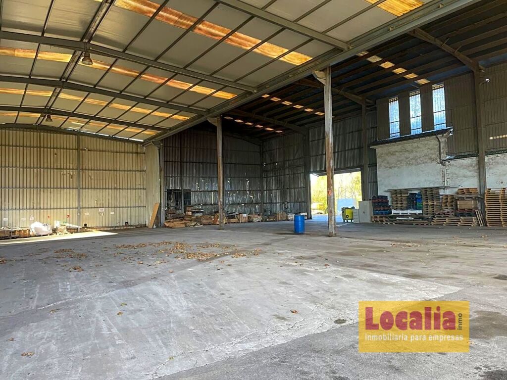Imagen 2 de Nave Industrial de 2500m2 situada en Hoznayo