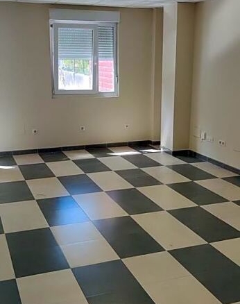 Imagen 2 de Oficina en edificio profesional en Torrelavega.