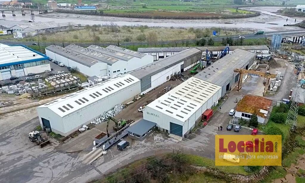 Imagen 2 de Amplia parcela para aparcar camiones en Astillero. Imagen 2 de Amplia parcela para aparcar camiones en Astillero.