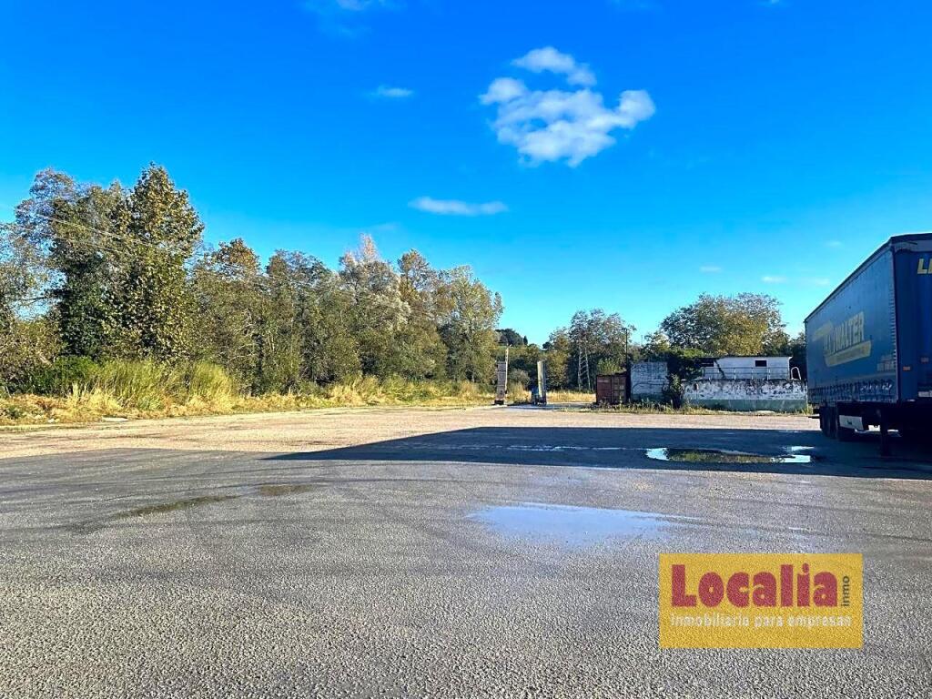 Imagen 2 de Alquiler de parcela para aparcamiento de camiones Imagen 2 de Alquiler de parcela para aparcamiento de camiones