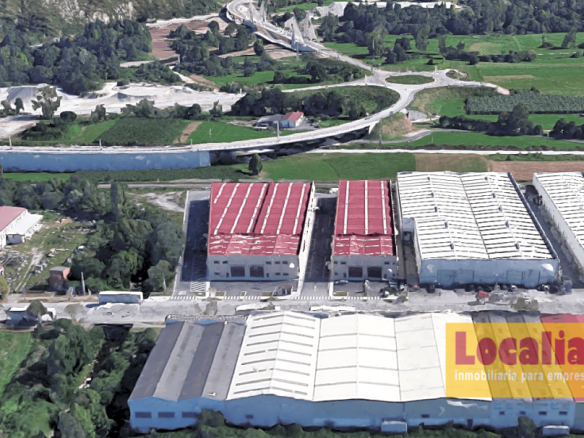 Imagen 4 de Nave con parcela exterior en Polígono de Barros