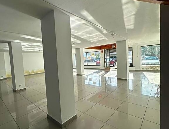 Imagen 3 de Local comercial unido a nave en Puente San Miguel