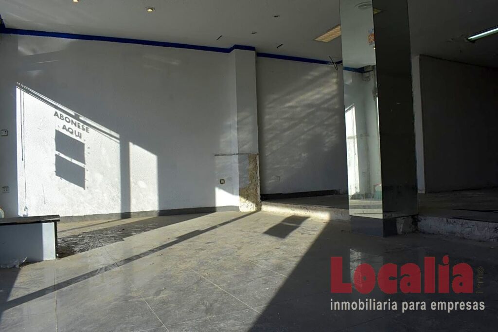 Imagen 2 de Local comercial junto a Valdecilla Imagen 2 de Local comercial junto a Valdecilla