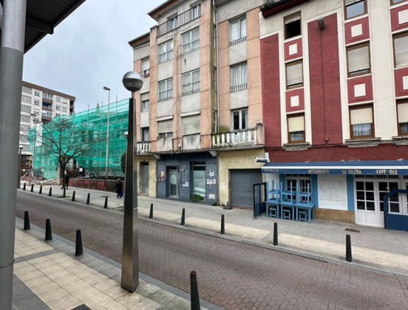 Imagen 3 de Local comercial 800m² en primera linea Torrelavega