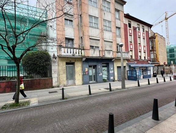 Imagen 4 de Local comercial 800m² en primera linea Torrelavega