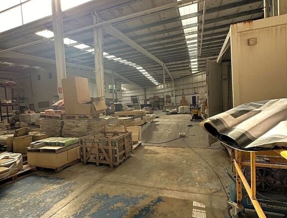 Imagen 3 de Nave Industrial de 500 m2 en Los Corrales de Buelna