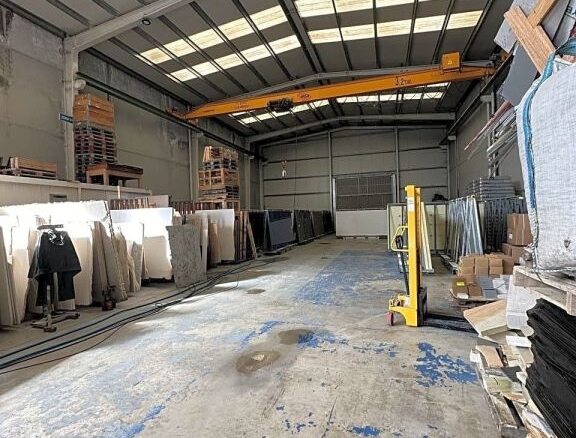 Imagen 1 de Nave Industrial de 500 m2 en Los Corrales de Buelna