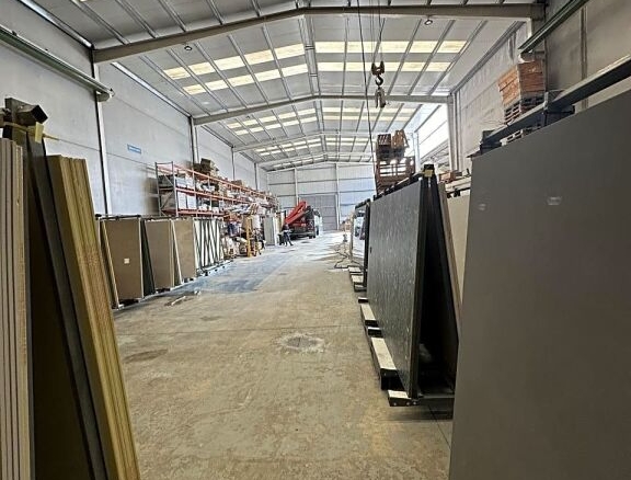 Imagen 4 de Nave Industrial de 1000 metros en Los Corrales de Buelna. Cantabria