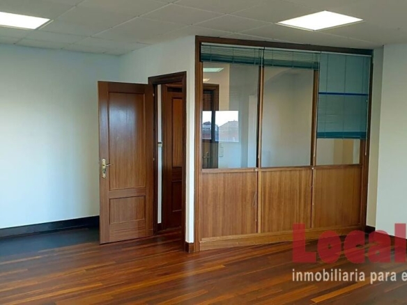 Imagen 3 de Amplia oficina profesional de 95m² en Santander
