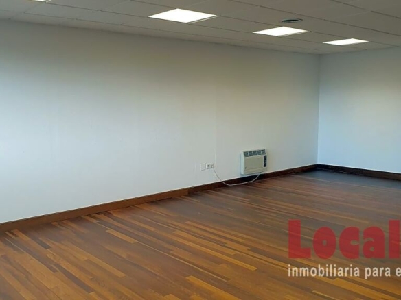 Imagen 1 de Amplia oficina profesional de 95m² en Santander