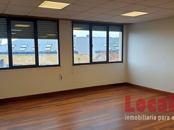 Imagen 2 de Amplia oficina de 95m² en Santander