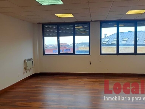 Imagen 1 de Amplia oficina de 95m² en Santander