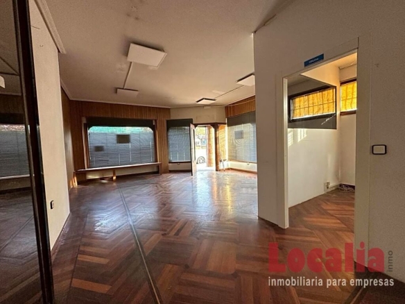 Imagen 2 de Amplio local comercial con dos entradas en Torrelavega