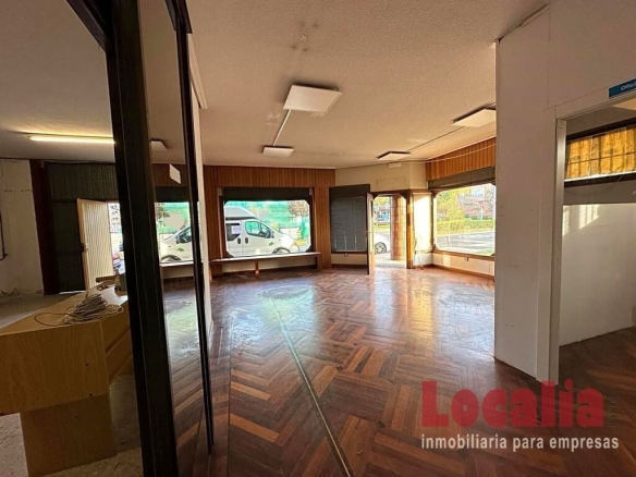 Imagen 4 de Amplio local comercial con dos entradas en Torrelavega