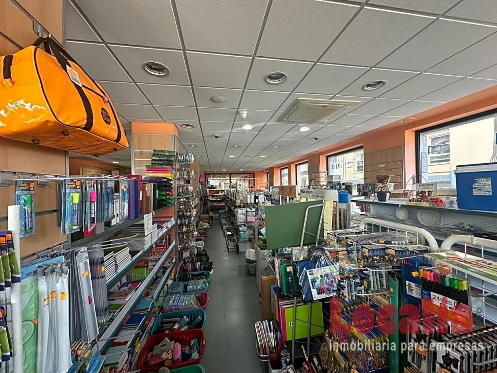 Imagen 2 de Espacioso local en céntrica calle de Reinosa Imagen 2 de Espacioso local en céntrica calle de Reinosa