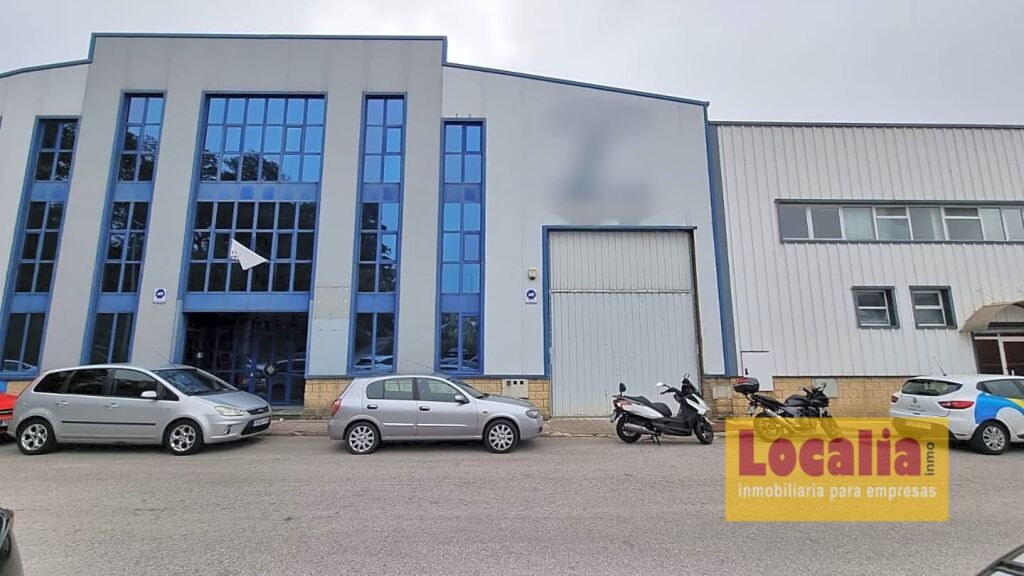 Imagen 2 de Excelente Nave con amplias oficinas cerca de Santander