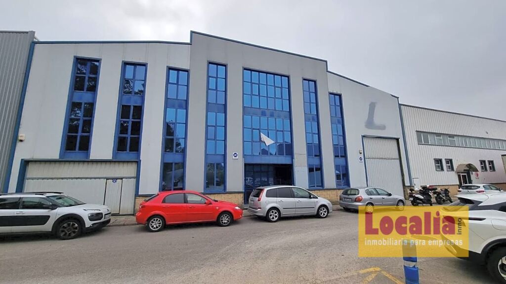 Imagen 3 de Excelente Nave con amplias oficinas cerca de Santander