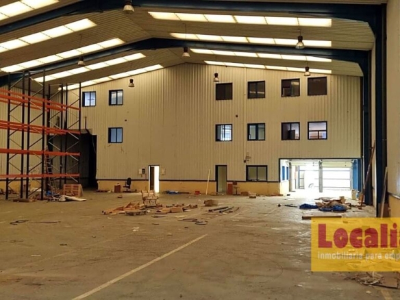 Imagen 4 de Excelente Nave con amplias oficinas cerca de Santander