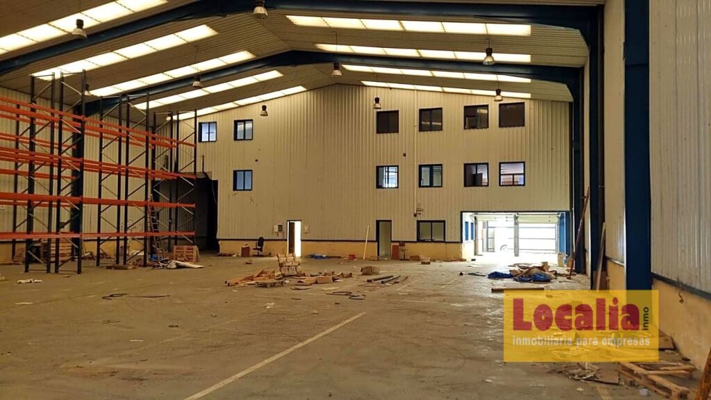Imagen 4 de Excelente Nave con amplias oficinas cerca de Santander