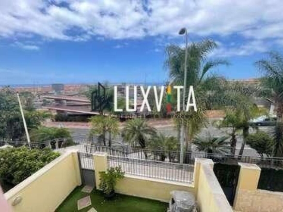 Imagen 2 de Chalet adosado en Oasis Fañabé cuatro dormitorios