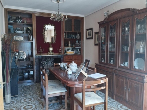 Imagen 2 de Gran Casa en Avenida prinicpal de Cala. Ideal inversor!!!