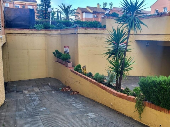 Imagen 3 de 2 amplias plazas de garaje doble en urbanización Jardines de Santa Eufemia!!!