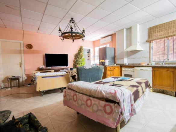 Imagen 2 de Gran terreno en Coria del Río con casa