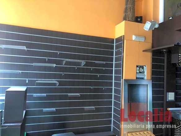 Imagen 2 de Interesante local en Torrelavega