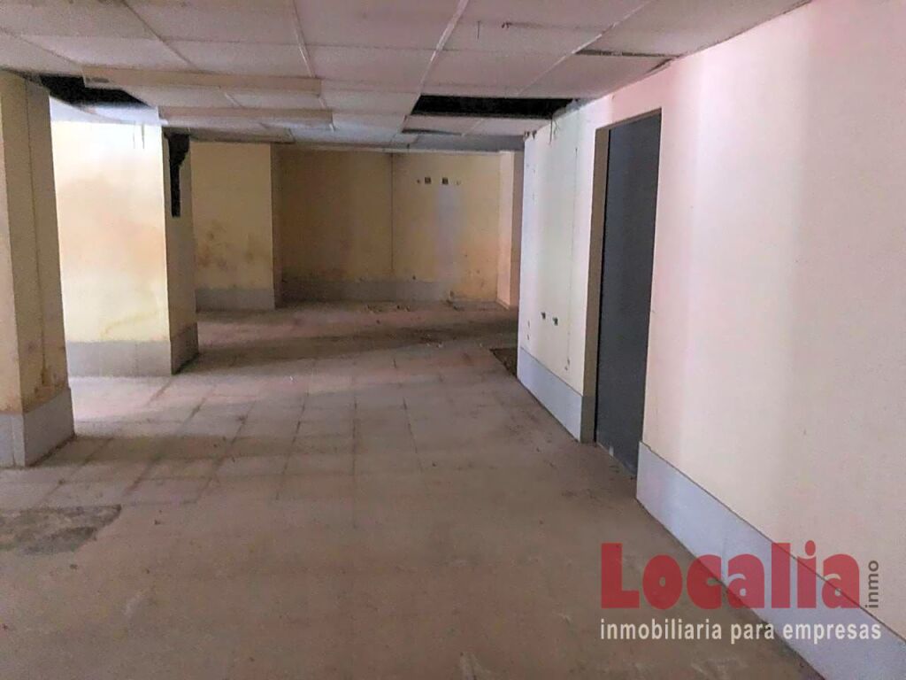 Imagen 2 de Amplio local comercial en Torrelavega Imagen 2 de Amplio local comercial en Torrelavega