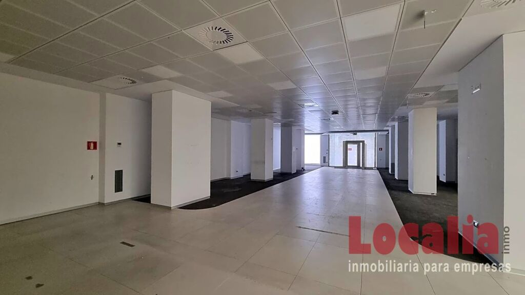 Imagen 3 de Local diseñado como oficina bancaria Torrelavega