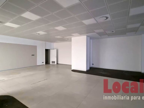 Imagen 4 de Local diseñado como oficina bancaria Torrelavega